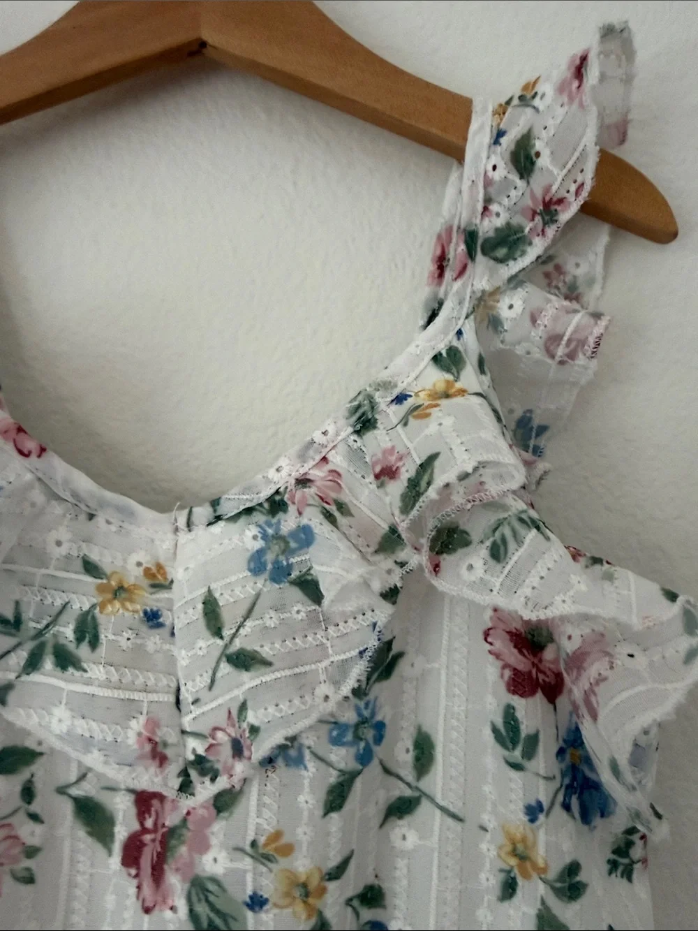 Truly Me by Sara Sara White Eyelet Romper Jumpsuit Floral Pattern Girls sz 10